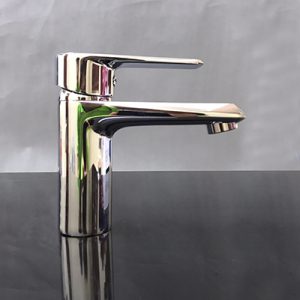 Vòi chậu nóng lạnh Daebak 1458158C