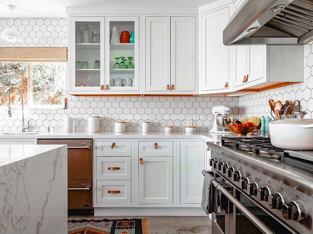 Mẫu gạch mosaic lục giác trắng ốp bếp