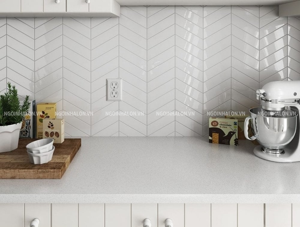 gạch ốp bếp mosaic xương cá trắng