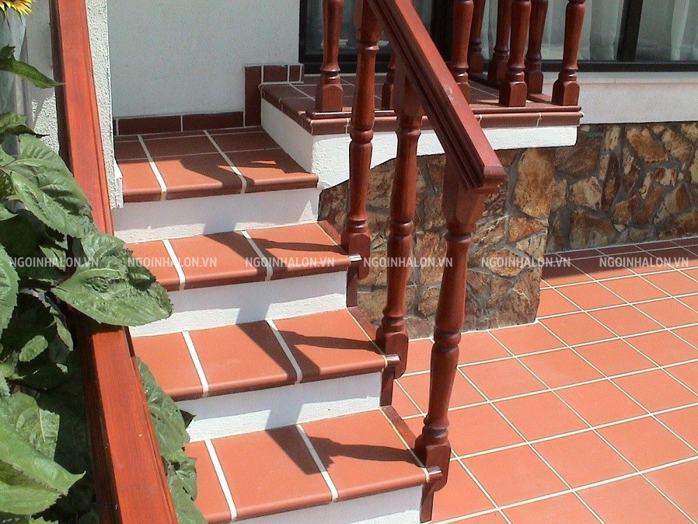 gạch lá nem lát thềm bậc cửa và cầu thang