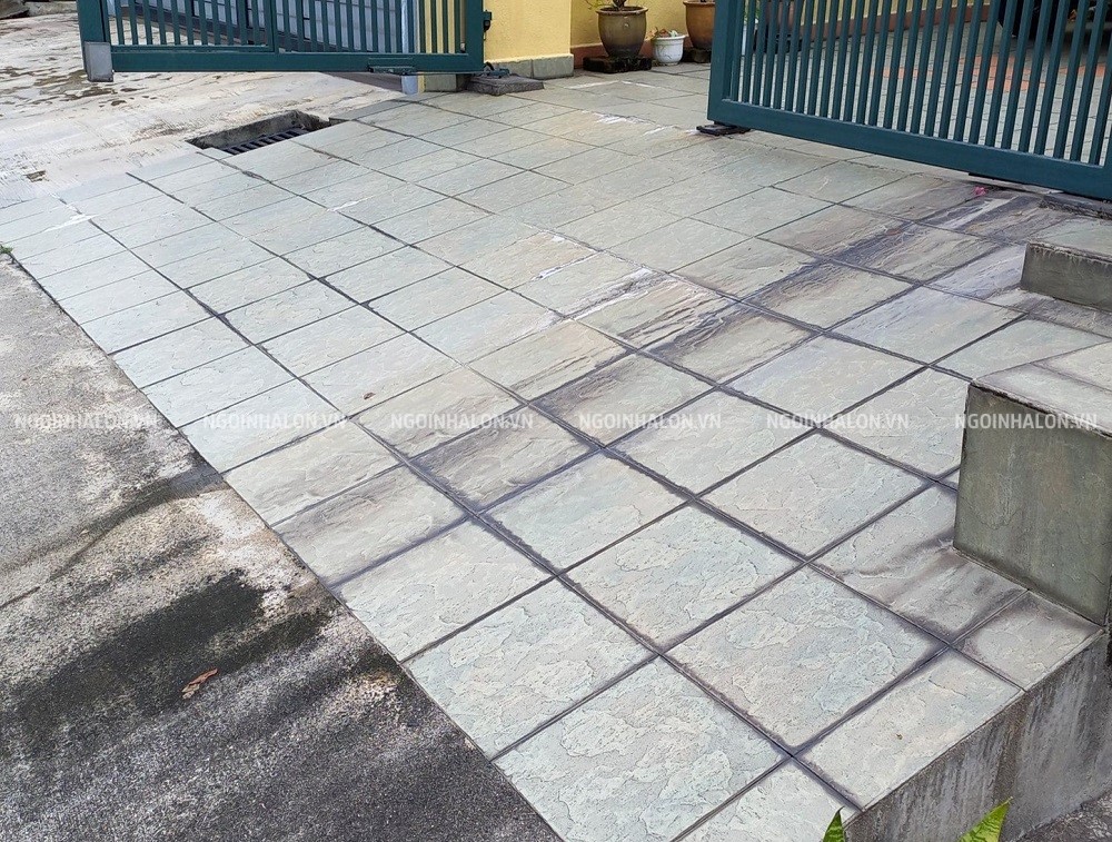 gạch lát dốc cổng chống trơn giả bê tông