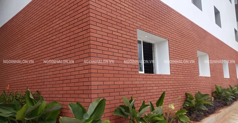 gạch thẻ đỏ ốp ngoài trời