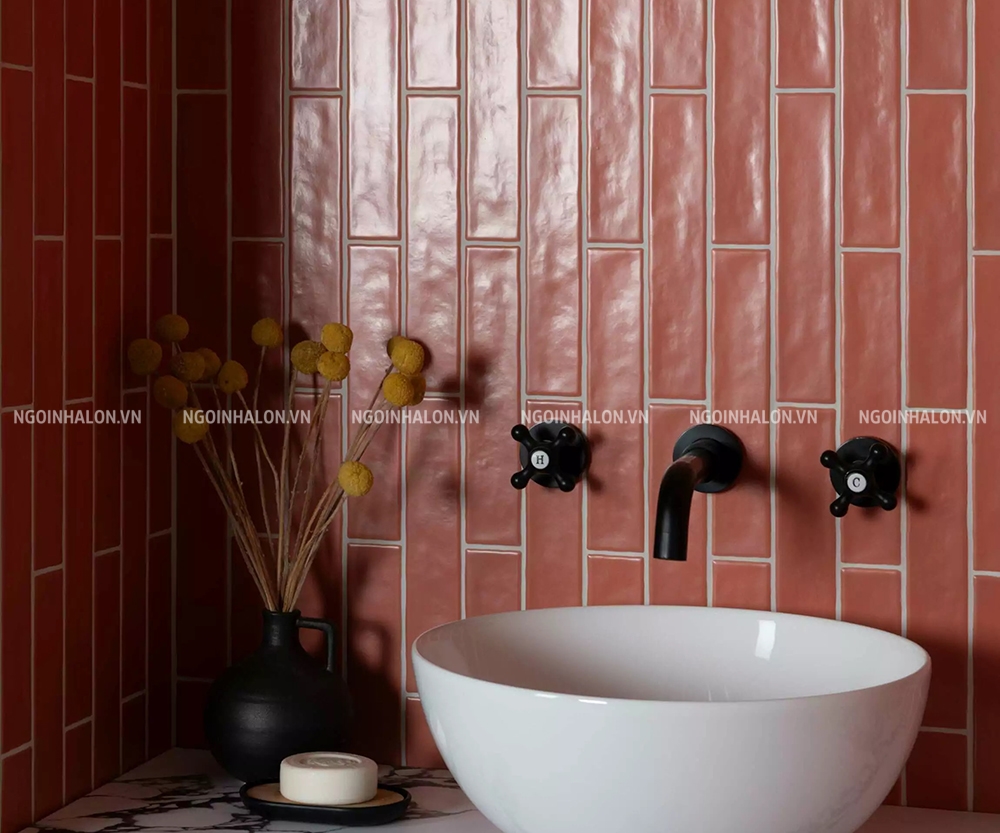 gạch thẻ ốp WC gợn sóng màu cam đất