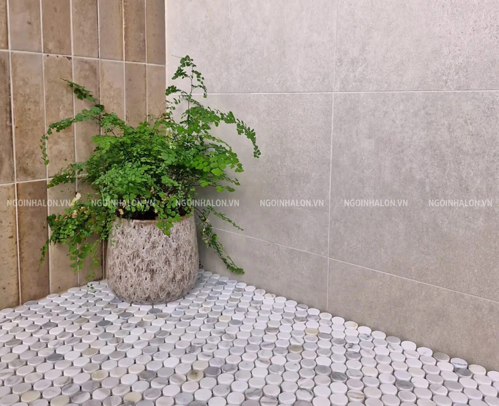 Sàn phòng tắm lát gạch mosaic đá tròn vừa đẹp vừa chống trơn trượt Sàn phòng tắm lát gạch mosaic đá tròn vừa đẹp vừa chống trơn trượt