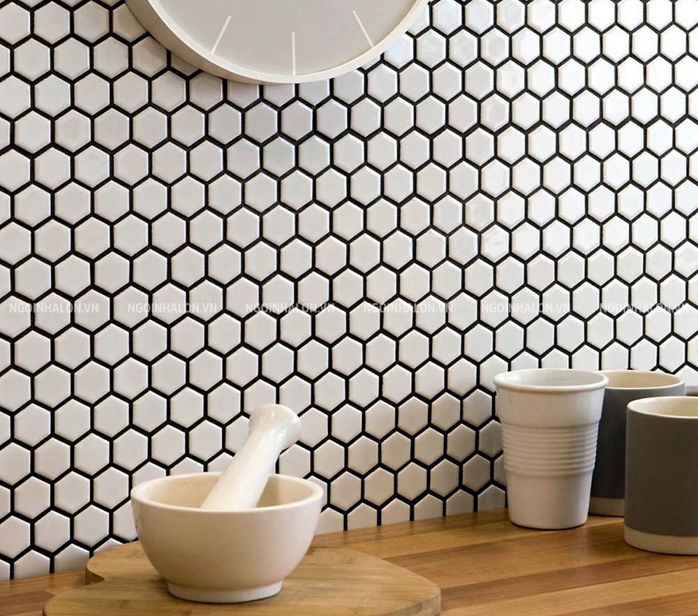 gạch mosaic lục giác trắng ron đen
